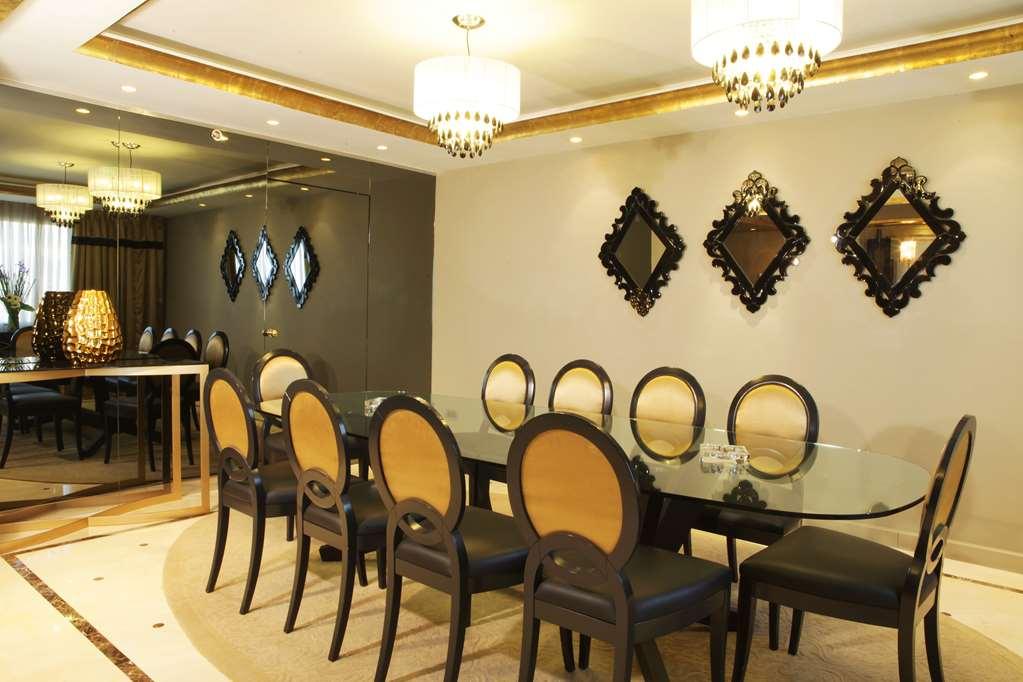 호텔 파라 카사블랑카 객실 사진 A dining room