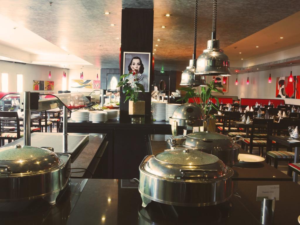 호텔 파라 카사블랑카 외부 사진 The interior of a typical buffet restaurant