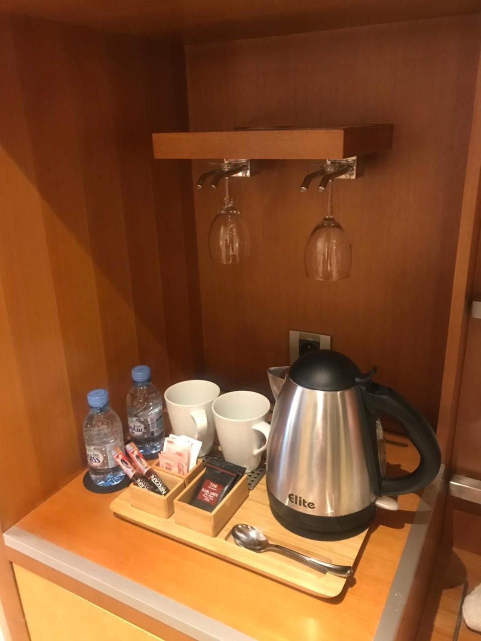 호텔 파라 카사블랑카 외부 사진 A kettle in a hotel room